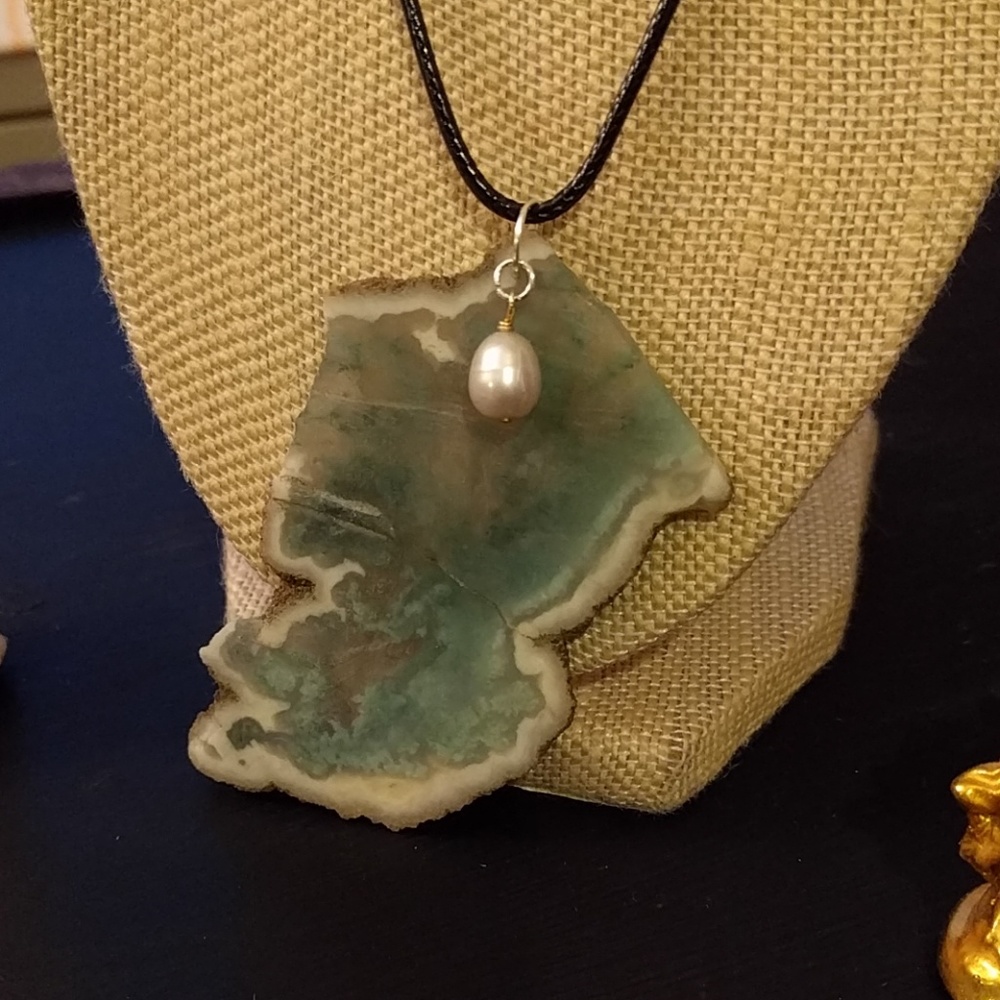 Moss Agate + Pearl Necklace - Picture 4 of 6